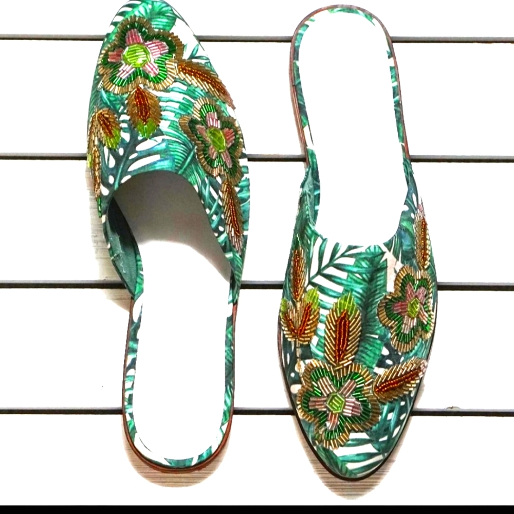Kenneth Cole Reaction  Tropical Beaded  Mules US 9.5